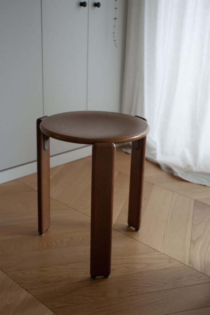 3-legged-dark-wood-bruno-Rey-stool_0003_IMG_8297.CR2_.jpg