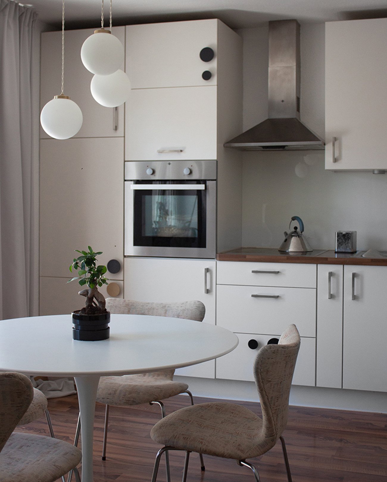 ZWEI Design Living Small Dining Area