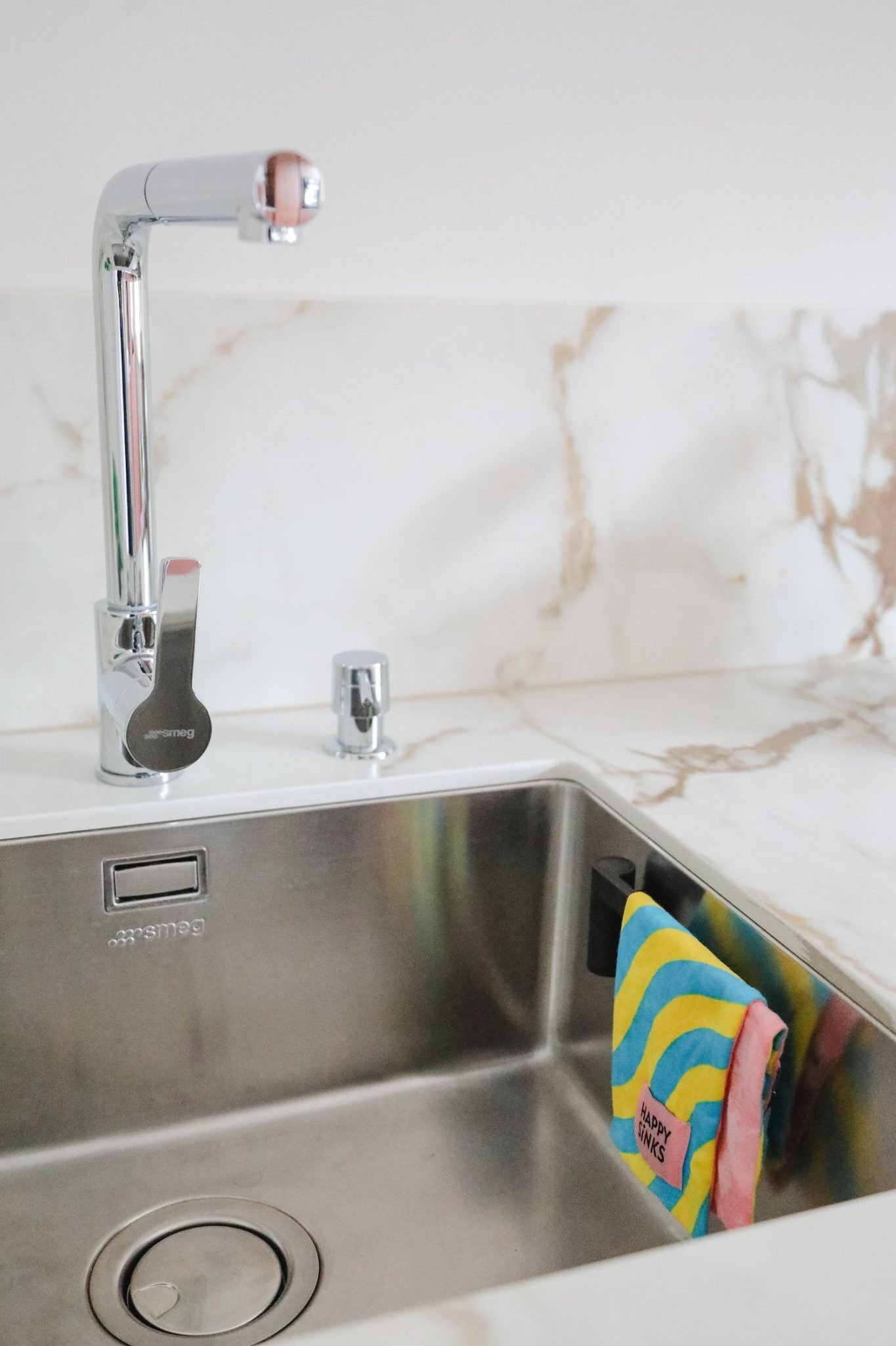 Happy Sinks Washcloth Holder