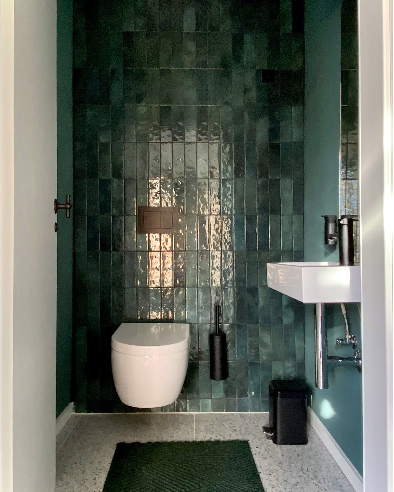 70s Bungalow ZWEI Design Guest bathroom