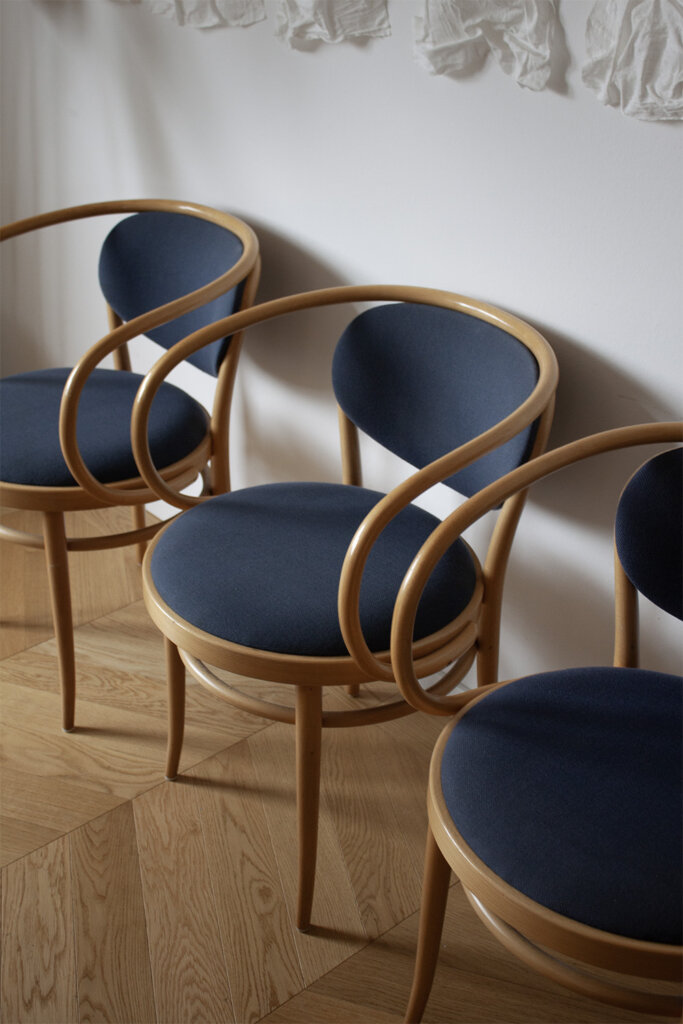 Vintag 1992 Thonet 209 chairs with blue upholstery_0010_IMG_2255.CR2