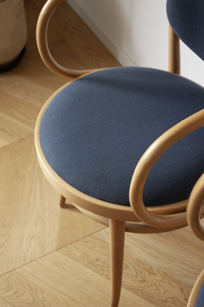 Vintag 1992 Thonet 209 chairs with blue upholstery_0011_IMG_2257.CR2