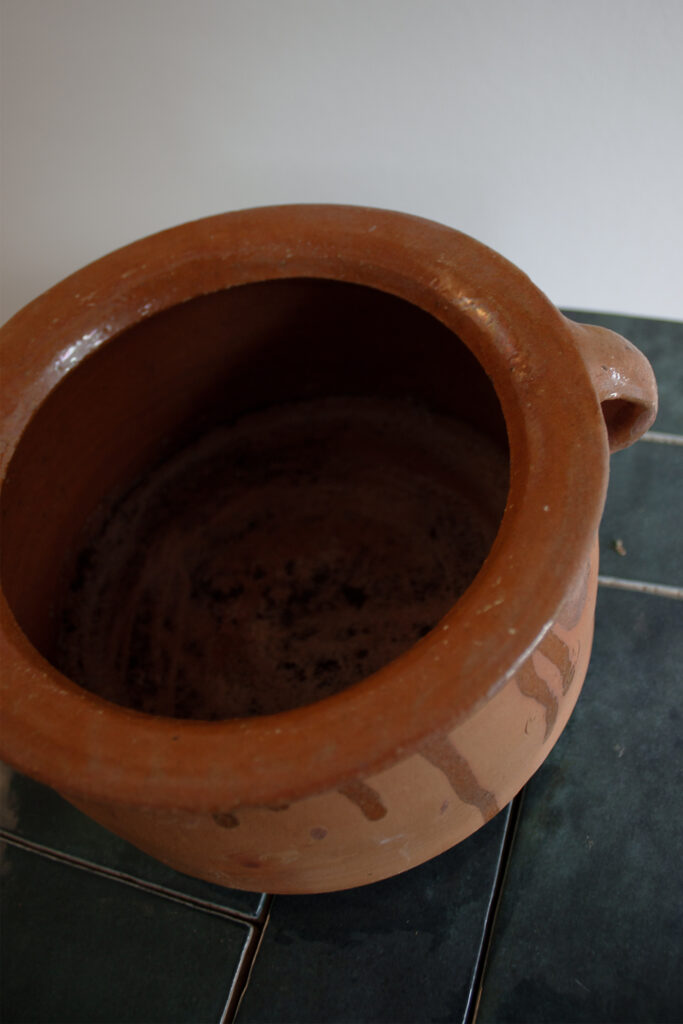 Terracotta bowl with dripping glase _0006_IMG_2917.CR2