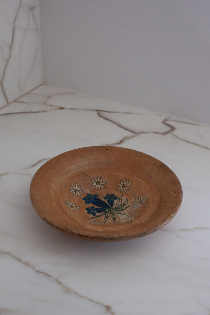 wooden plate small swiss_0000_swiss primitive made farmer plate made from wood with flower detail_0000_IMG_5048.CR2.jpg