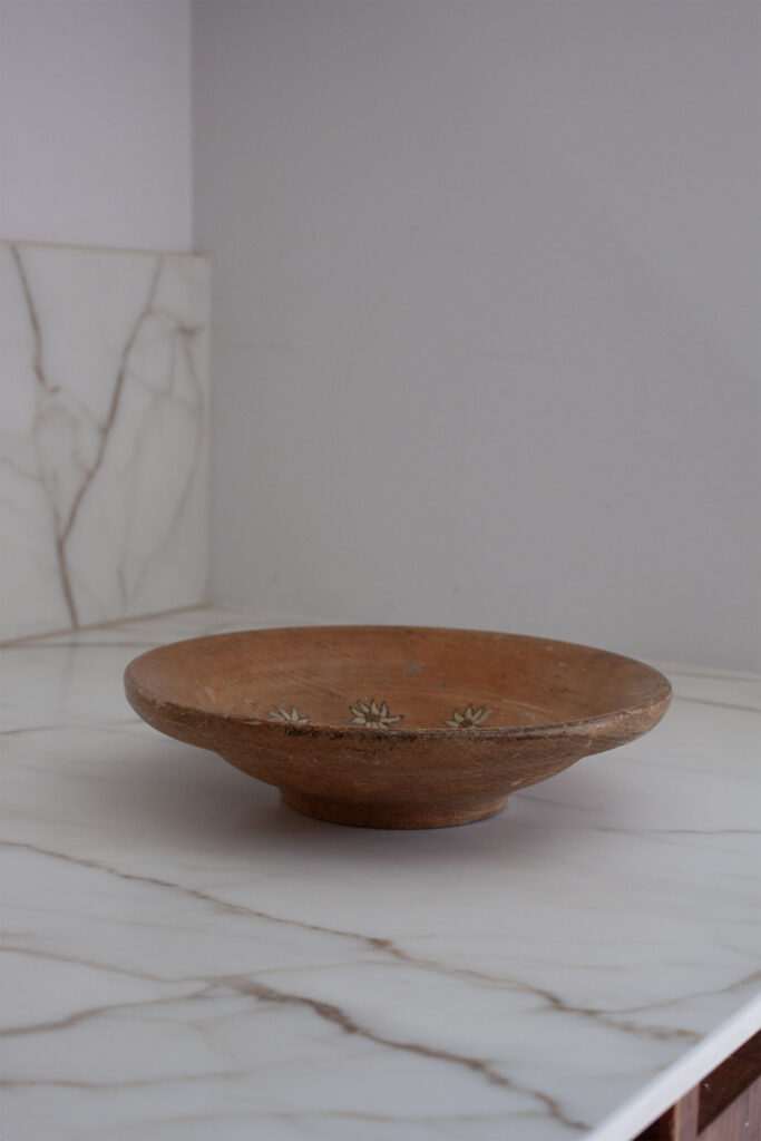 wooden plate small swiss_0001_swiss primitive made farmer plate made from wood with flower detail_0001_IMG_5050.CR2.jpg