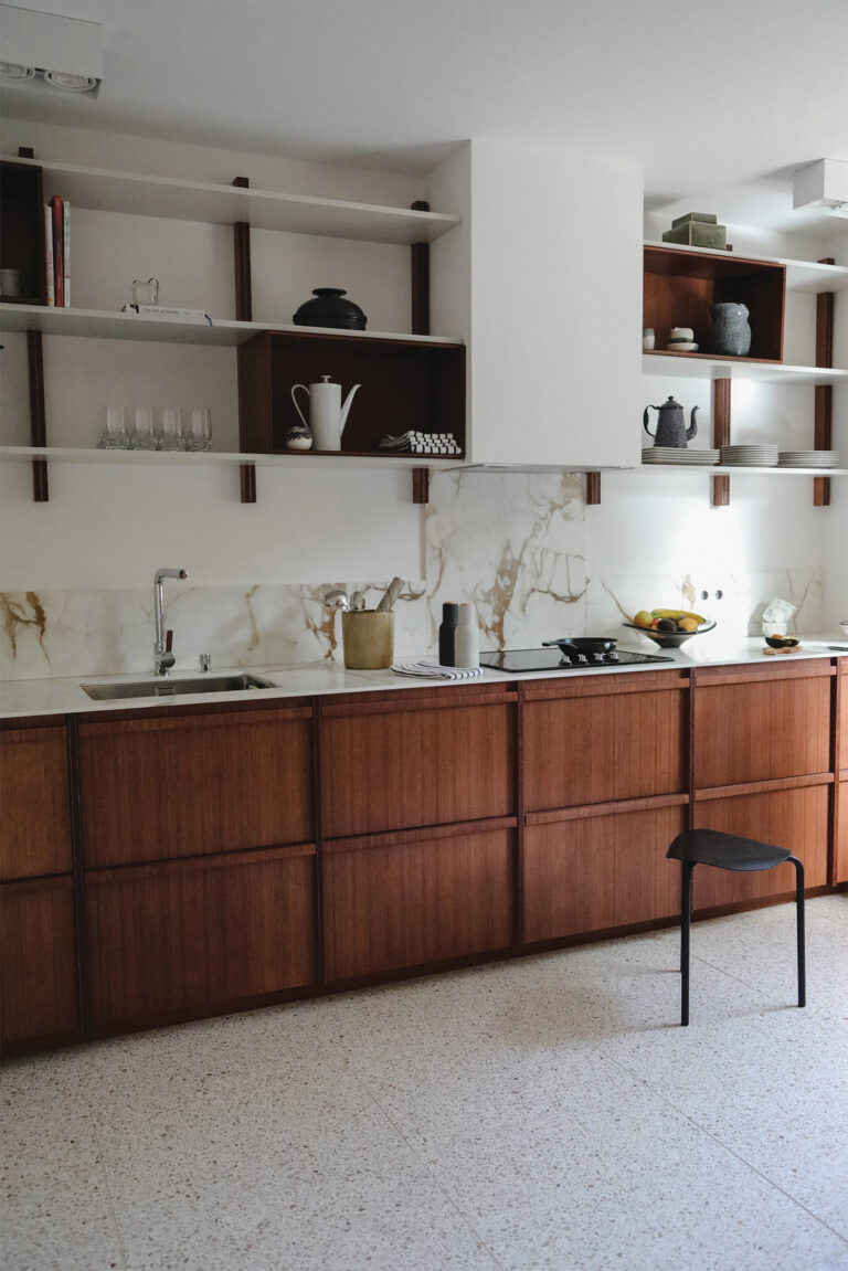 Dark brown liniear Kitchen