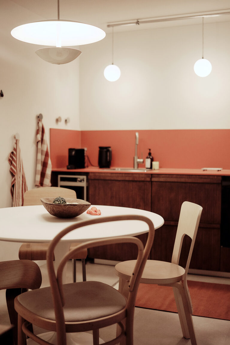 Terracotta dark brown kitchen