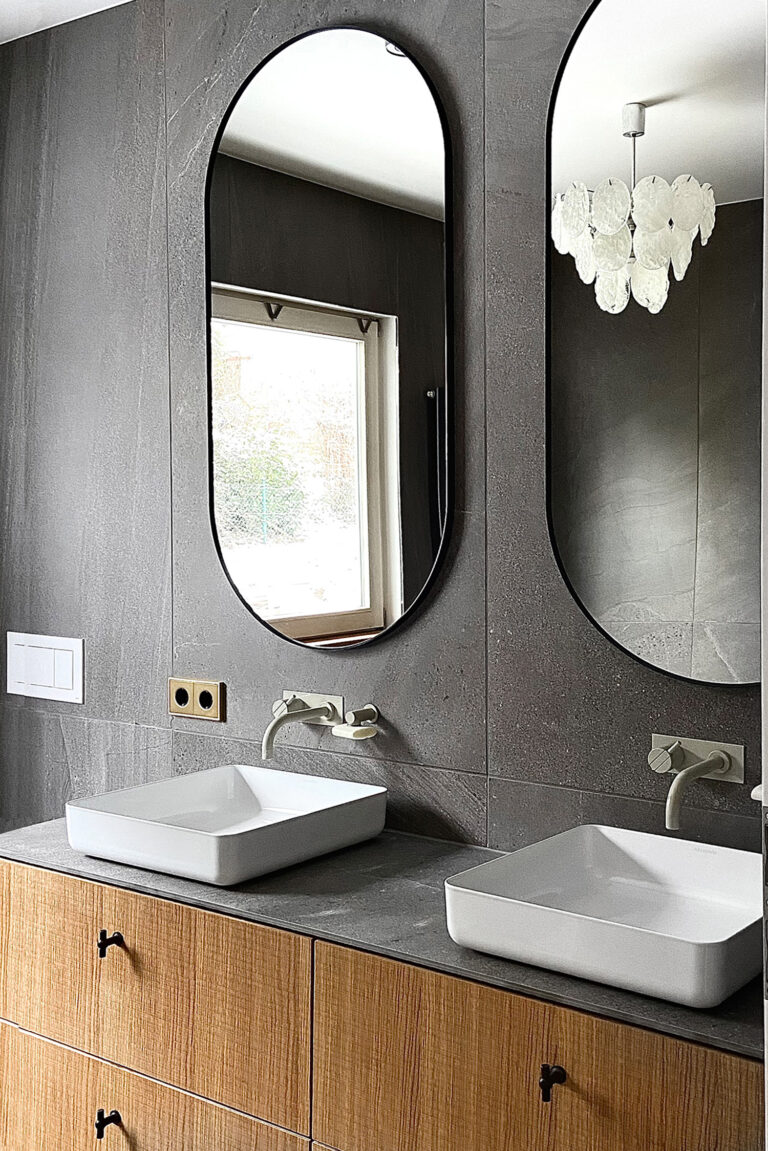 luxury classic bathroom