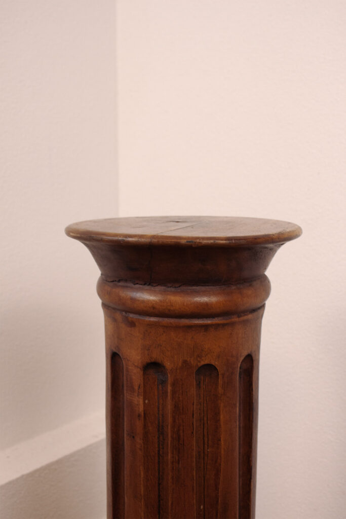 French wooden round display Pillar pedestal_0004_IMG_5474.CR2